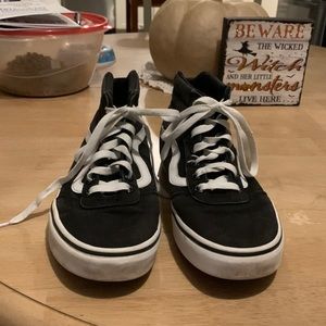 Ladies Vans Tennis Shoes . Size 9.5. Used.